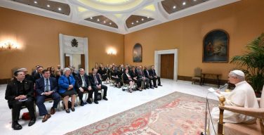 Папа призвал противостоять фрагментации знаний в эпоху ИИ